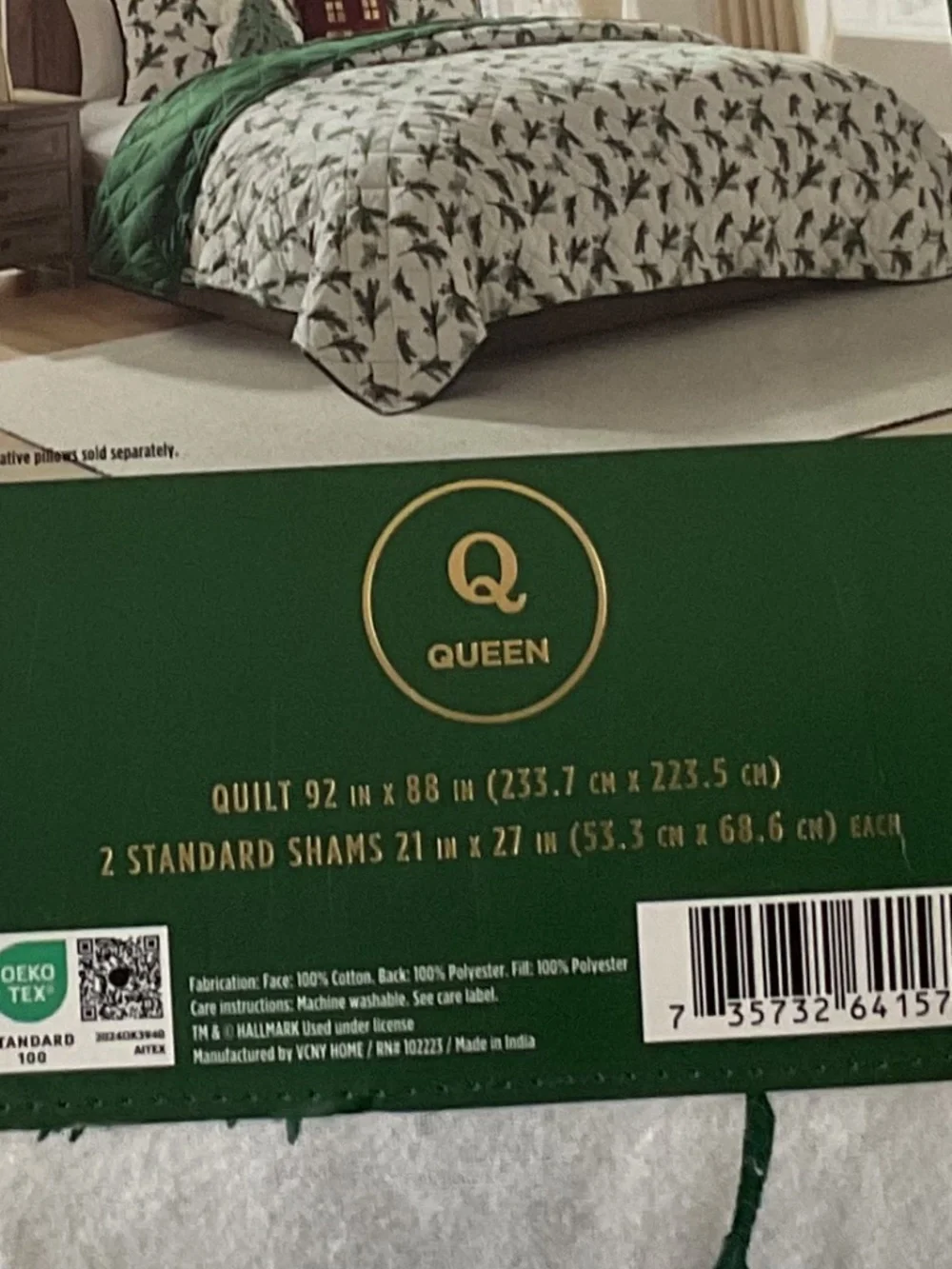 NWT Hallmark winter berry quilt with 2 shams queen size
